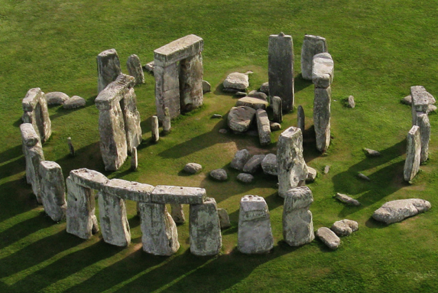 Hampton palace court + Stonehenge